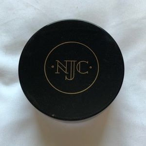 Nikkia Joy Velvet Finishing Powder